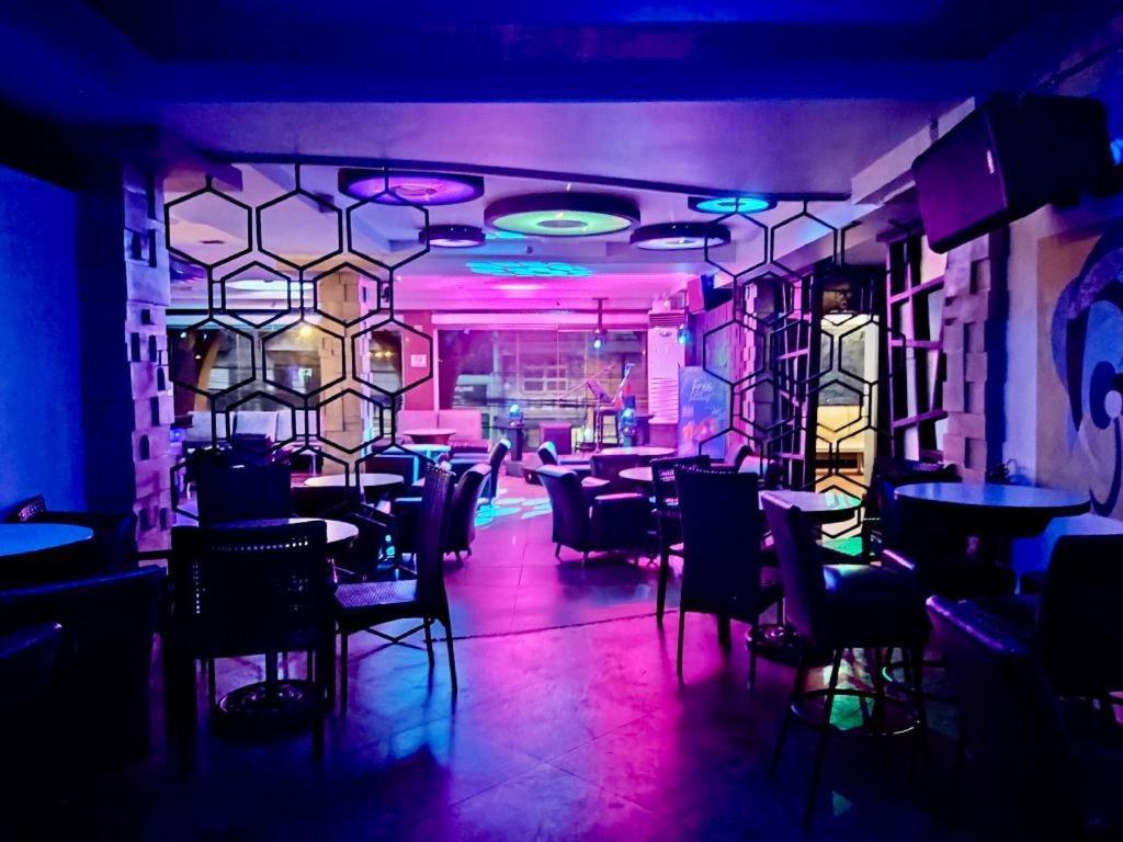 Mo2 Westown Hotel San Juan Баколод Экстерьер фото