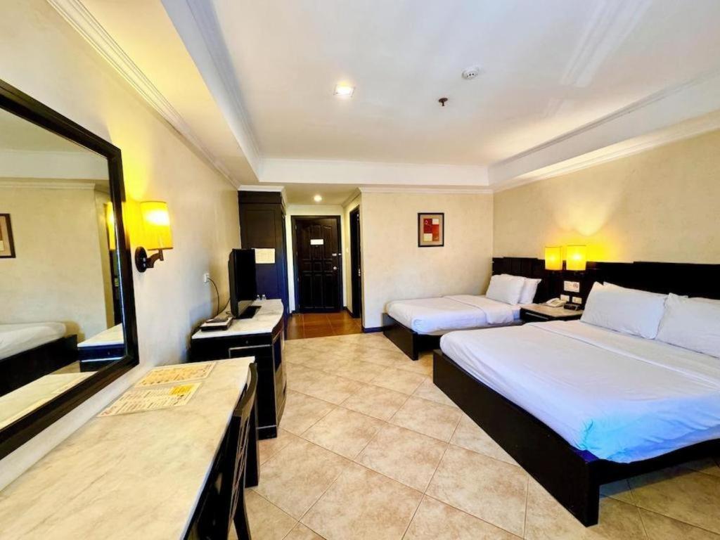 Mo2 Westown Hotel San Juan Баколод Экстерьер фото