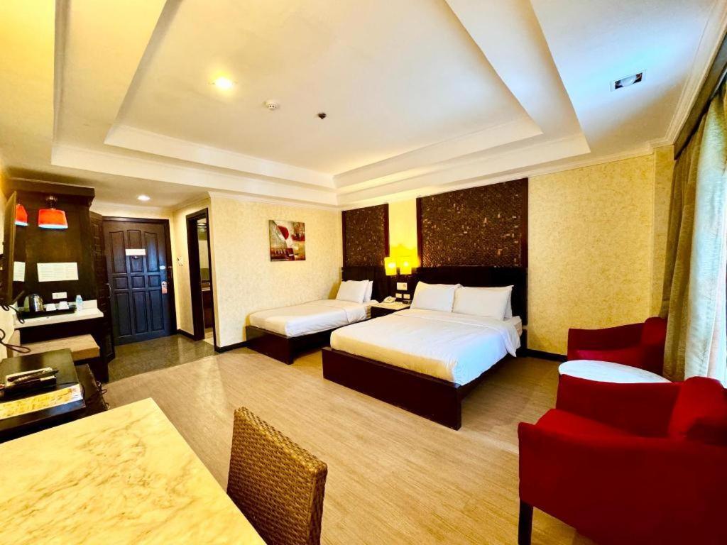 Mo2 Westown Hotel San Juan Баколод Экстерьер фото