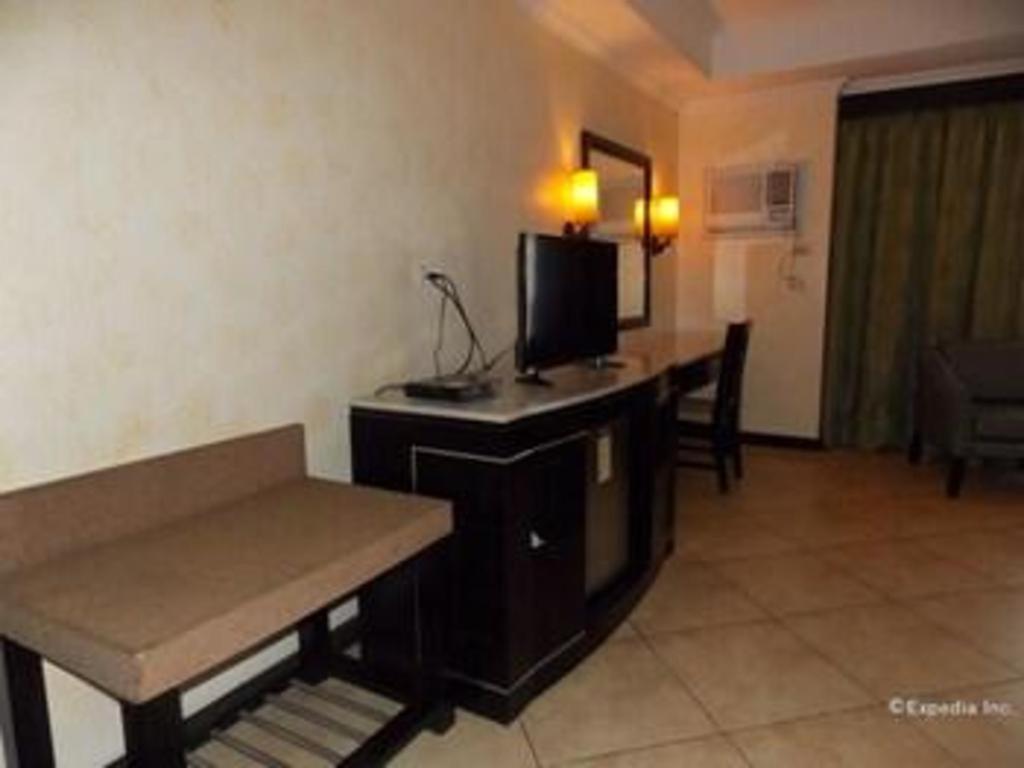 Mo2 Westown Hotel San Juan Баколод Экстерьер фото