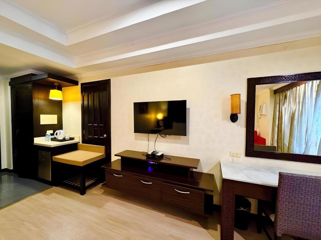 Mo2 Westown Hotel San Juan Баколод Экстерьер фото